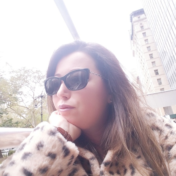 Meet your Posher, Deniz - Picture 1 of 1